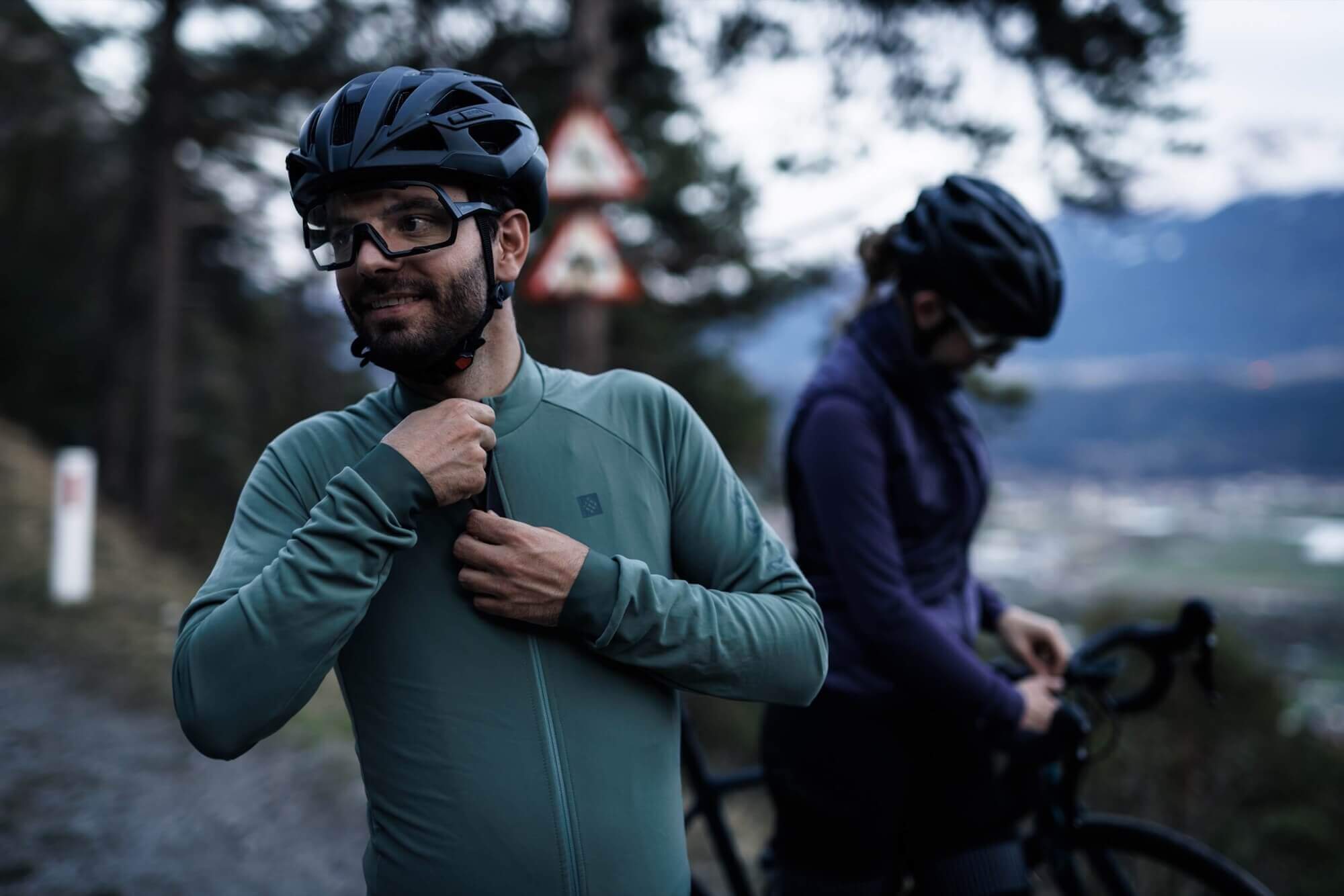Men‘s - VELOZIP LS Pro Radtrikots 1st Edt. Frühjahr / Sommer Frühjahr Essentials Herbst / Winter Herren309 L Laurel Wreath M Meeresmüll189 Men Moonless Night New Arrivals186 Ocean Waste PRO - Tight - Race Cut Radtrikots193 Road & Gravel205 S spo-default spo-disabled spo-notify-me-disabled XL XXL