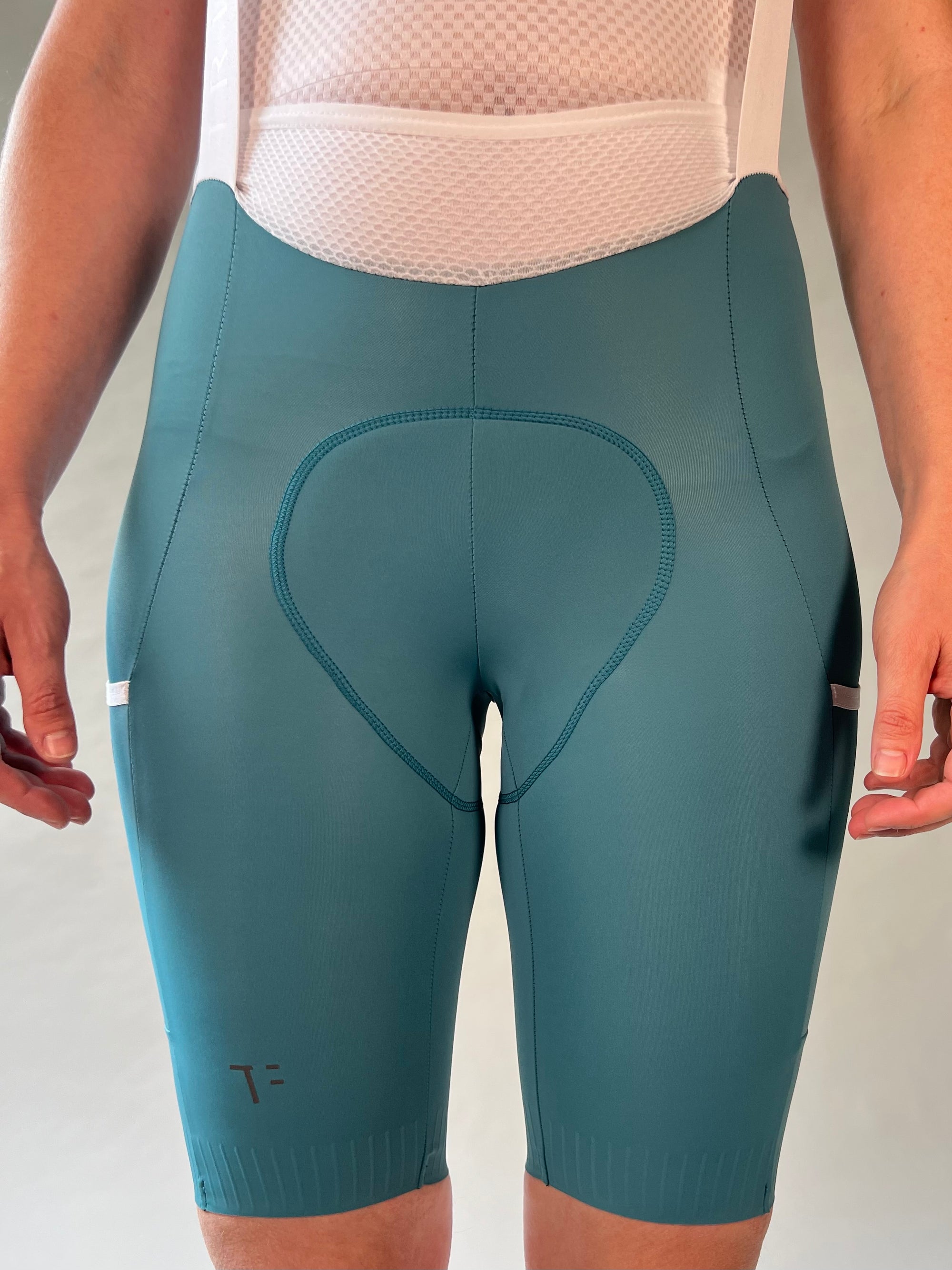 Women‘s - SNELL Ocean Light - Long Distance Cargo Bib Shorts - SQlab One11 Pad