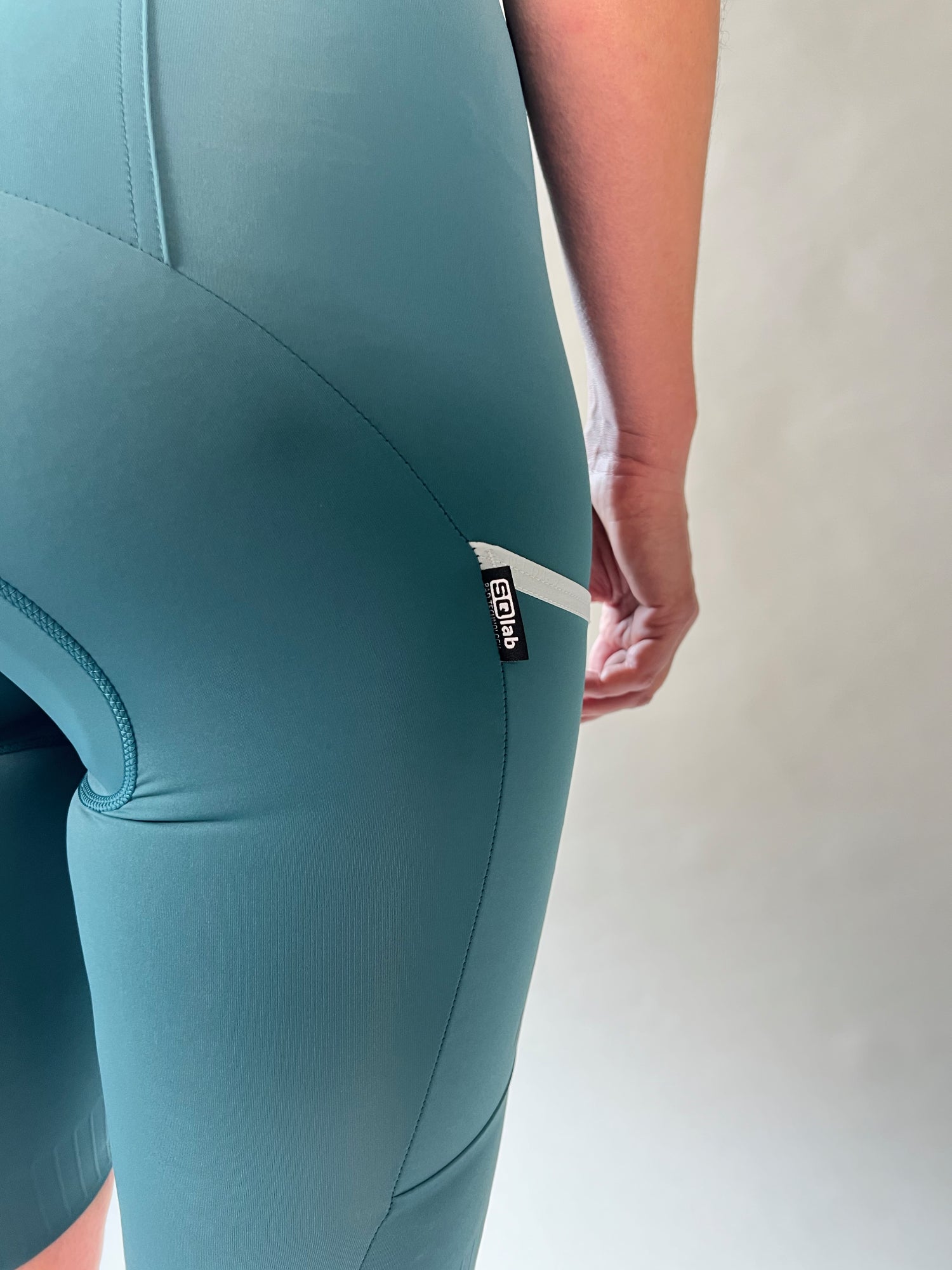 Women‘s - SNELL Ocean Light - Long Distance Cargo Bib Shorts - SQlab One11 Pad