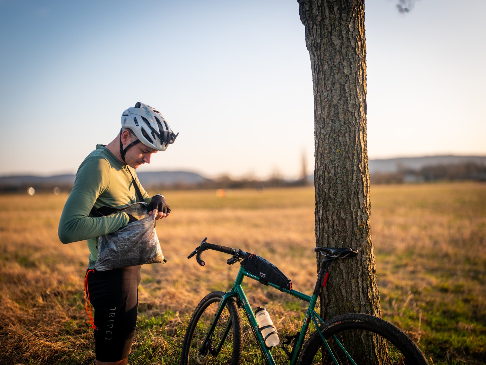 Bikepacker's Musette - Ultraleichte, packbare und wasserabweisende Umhängetasche aus Dyneema® Composite Fabric